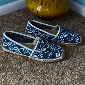 Tory Burch Ivory & Blue Lucia Espadrilles Flats - Size 8.5